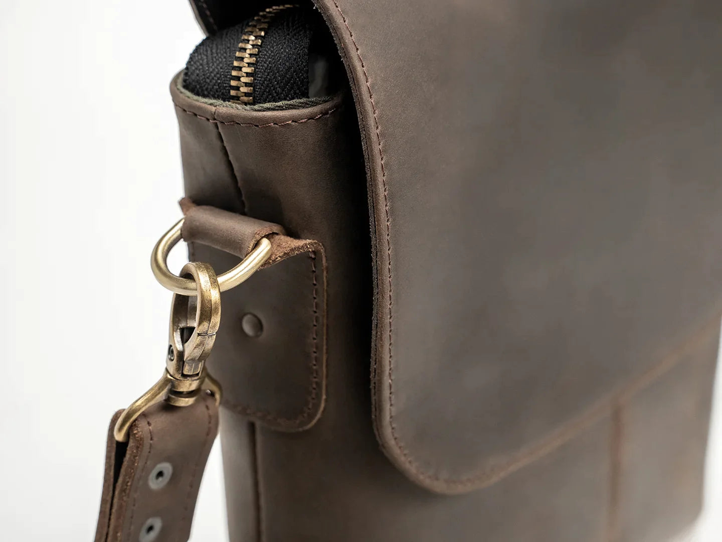 Grip – Leather Flap Over Shoulder Bag for Men, Chocolate