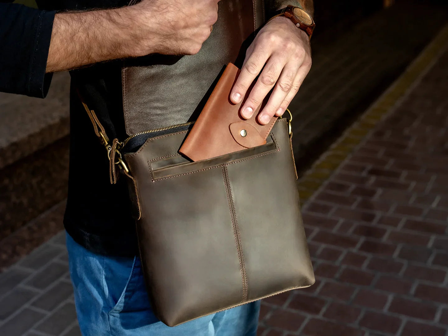 Grip – Leather Flap Over Shoulder Bag for Men, Chocolate