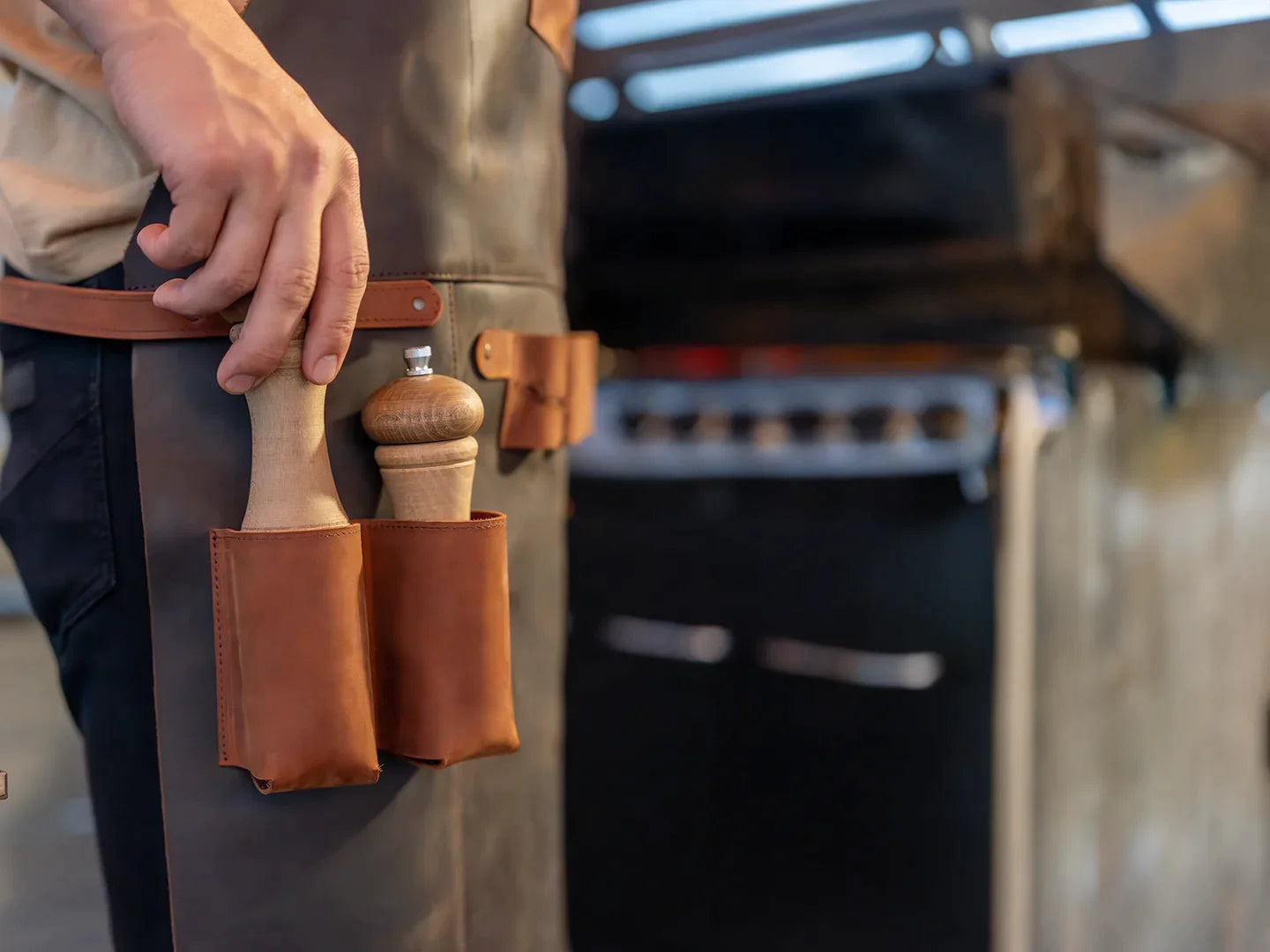 Hedonist – Crazy Horse Leather BBQ Apron, Brown